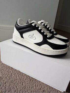 ALO Yoga Black & White Recovery Mode Sneakers